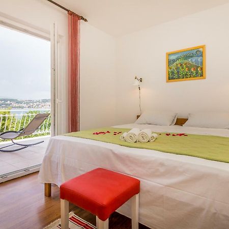 Apartment "On The Beach" Trogir Exterior photo