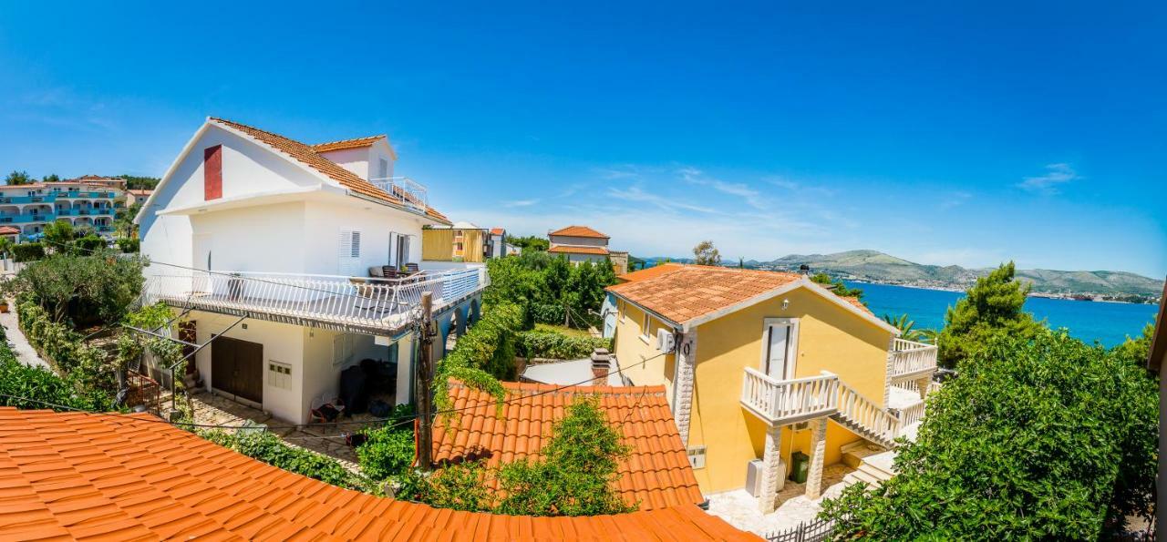Apartment "On The Beach" Trogir Exterior photo